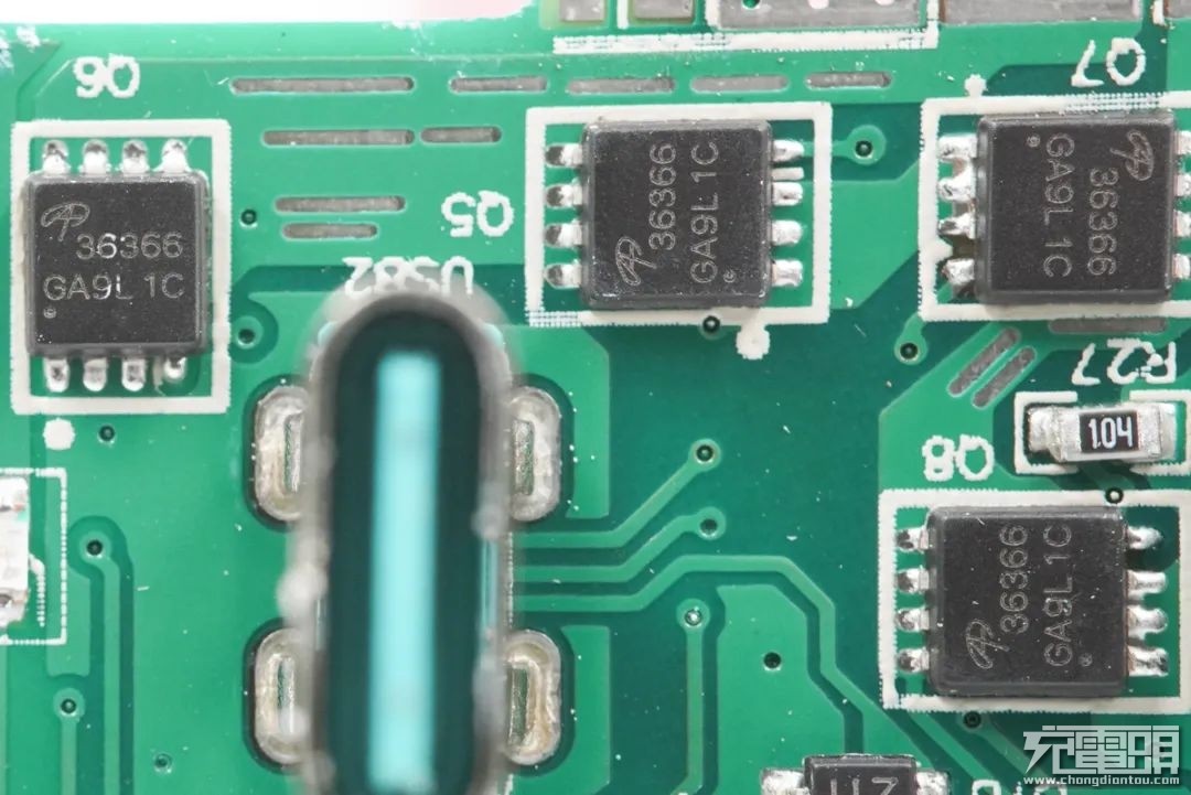 拆解报告：RAVPOWER 90W双USB-C口PD快充充电器RP-CPCN001-充电头网